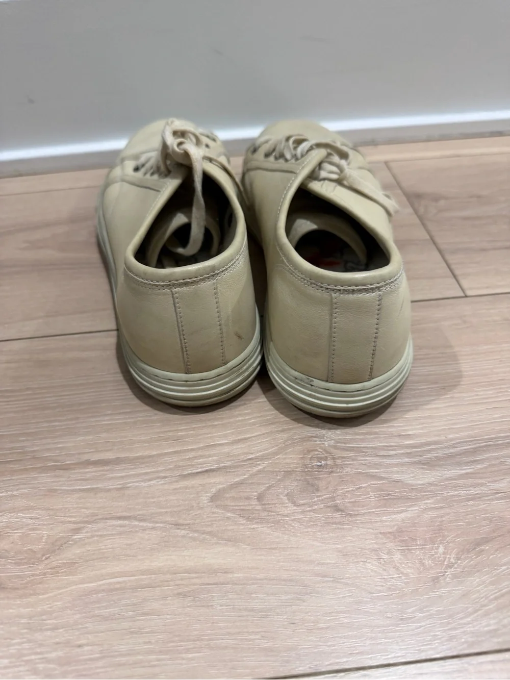 Gucci men Beige Leather Low-Top Sneakers